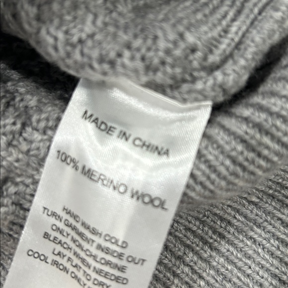 Quince 100% Merino Wool Sweater - Picture 4 of 4